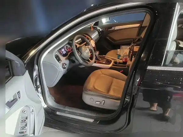 Audi A4L 2015