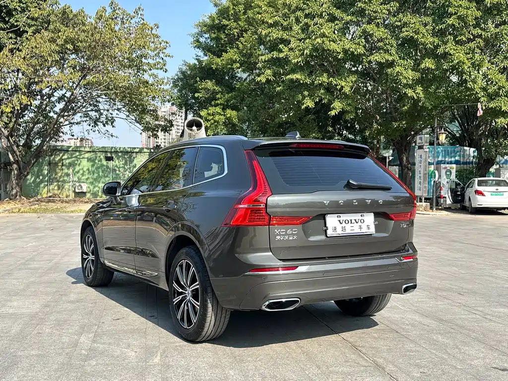 Volvo XC60 2021 — фото 11