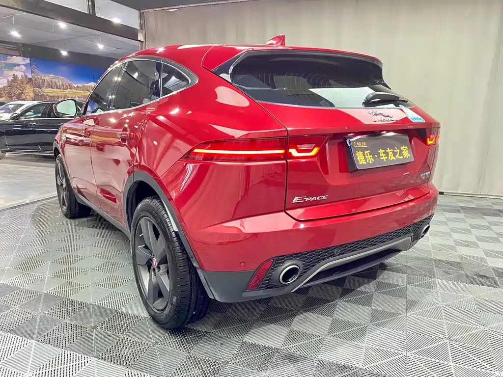 Jaguar E-PACE 2019 — фото 5