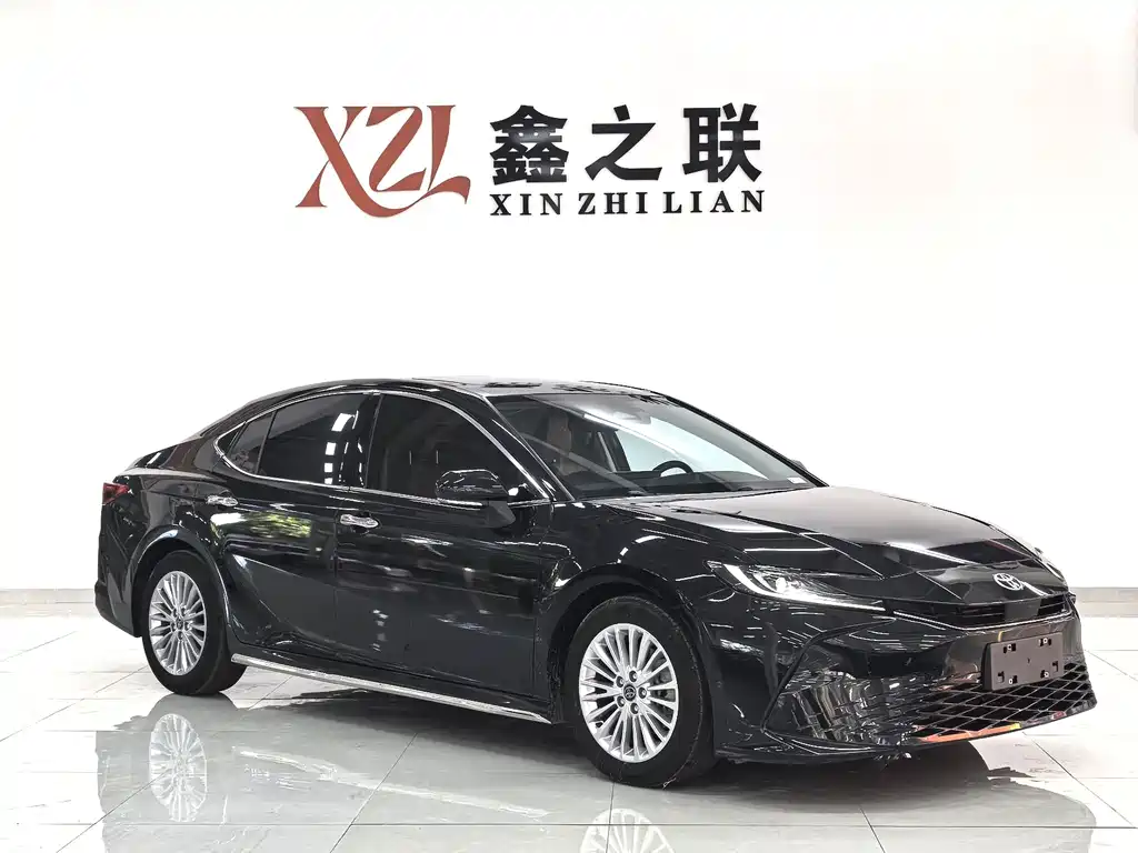 Toyota Camry 2024 — фото 3