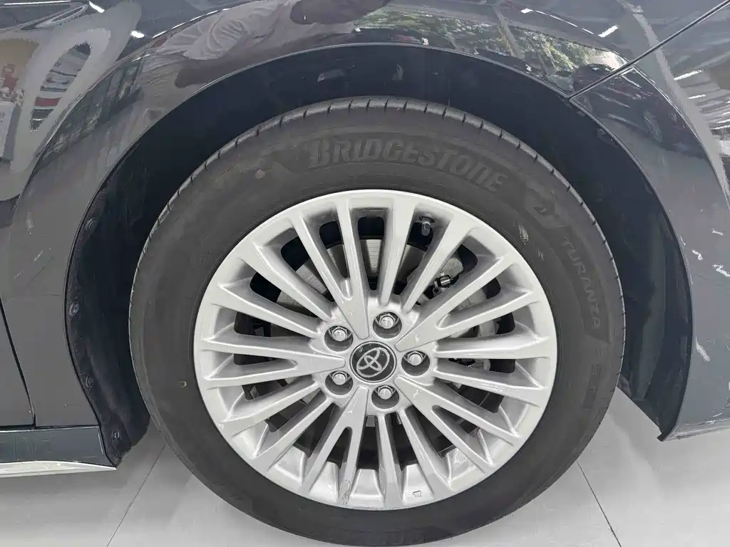 Toyota Camry 2024 — фото 12