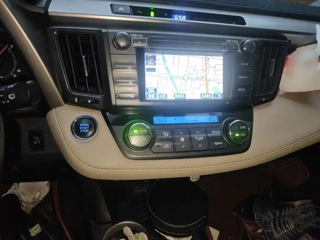 Toyota RAV4 2015 — фото 6