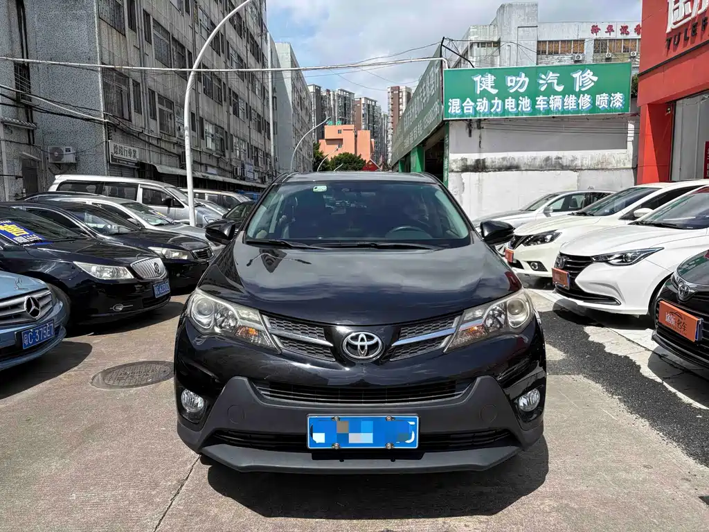 Toyota RAV4 2015 — фото 2
