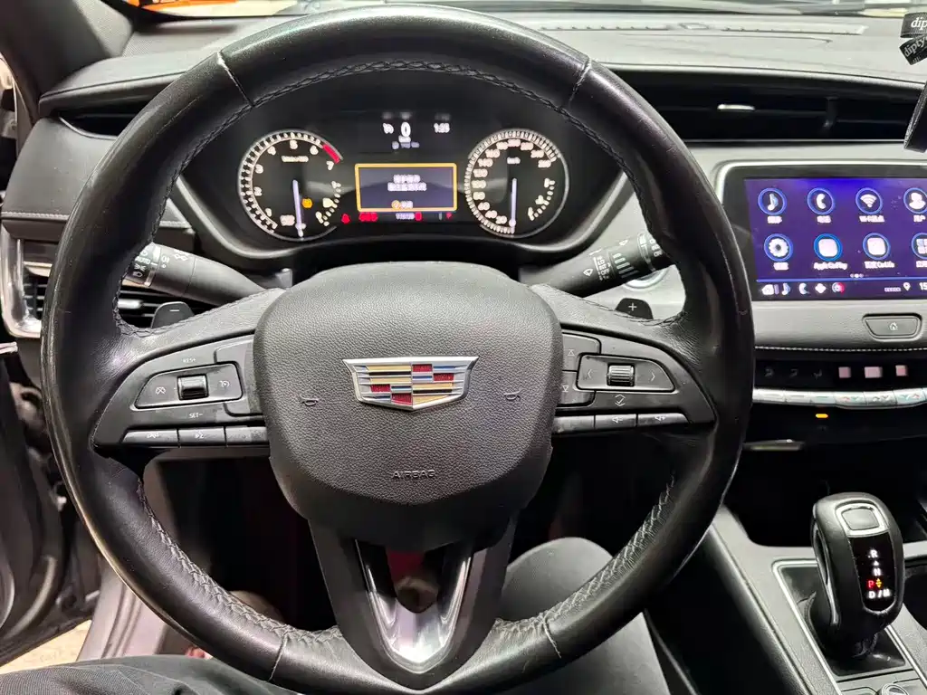 Cadillac XT4 2019 — фото 11