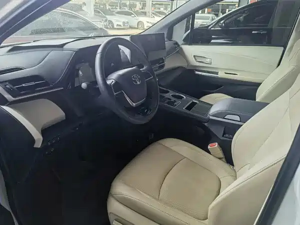 Toyota Sienna 2023