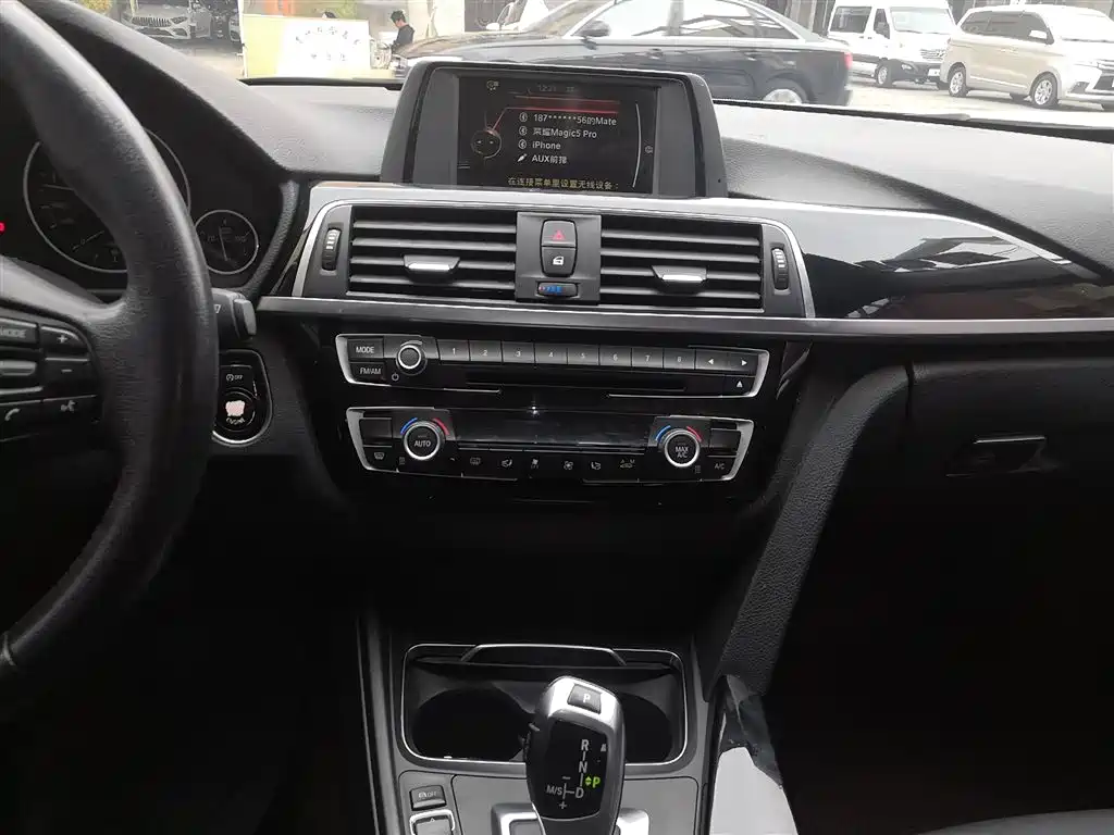 BMW 3 Series 2017 — фото 13