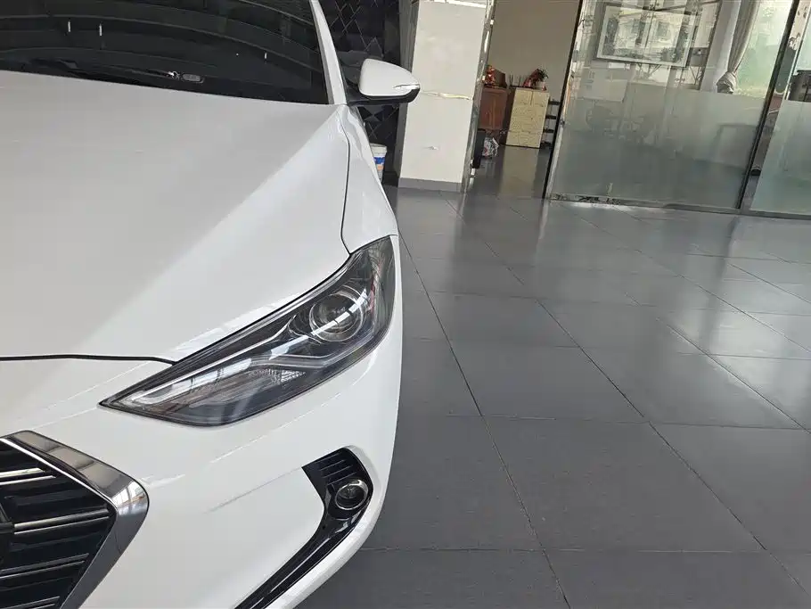 Hyundai Elantra 2019
