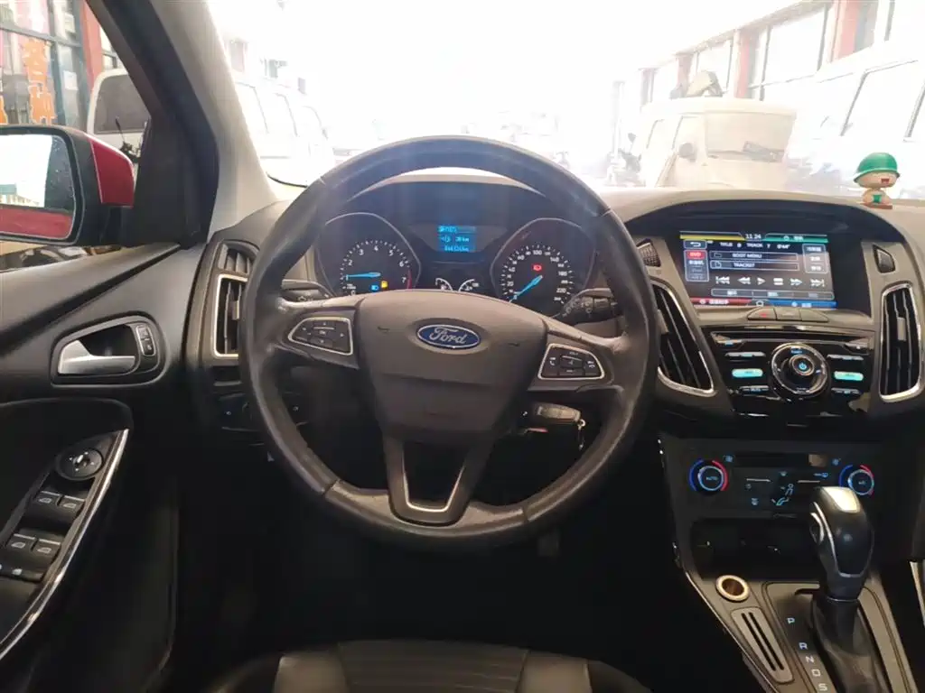 Ford Focus 2016 — фото 11