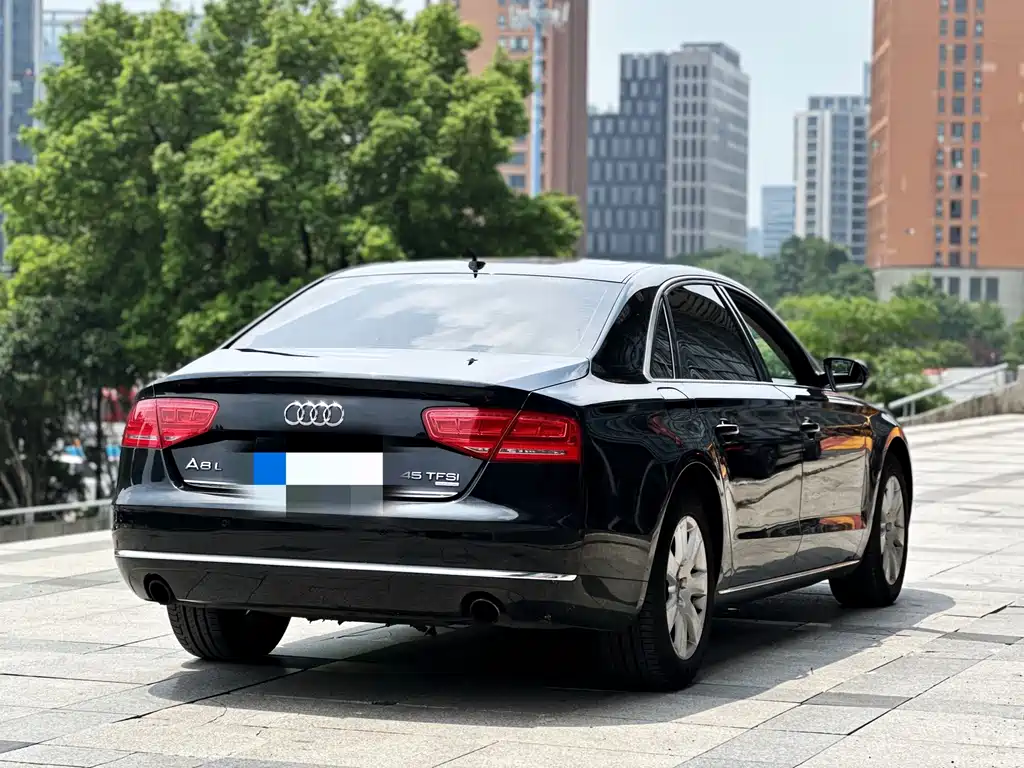 Audi A8 2014 — фото 6
