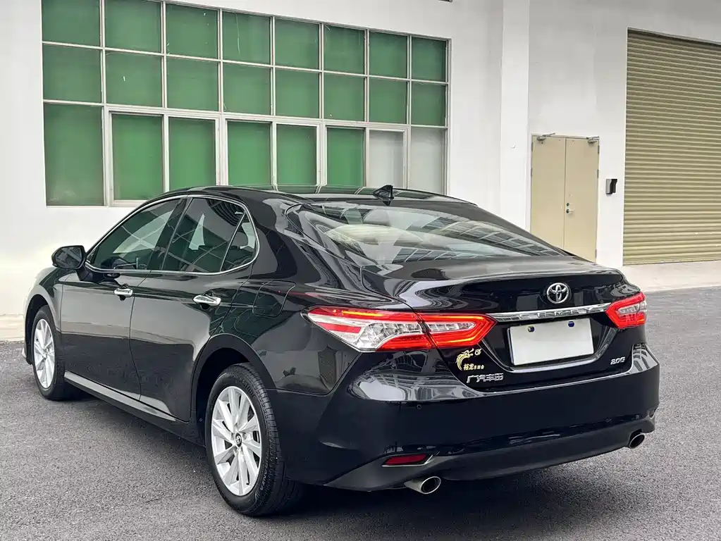 Toyota Camry 2023 — фото 18