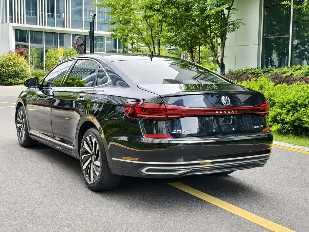 Volkswagen Passat 2022 — фото 6