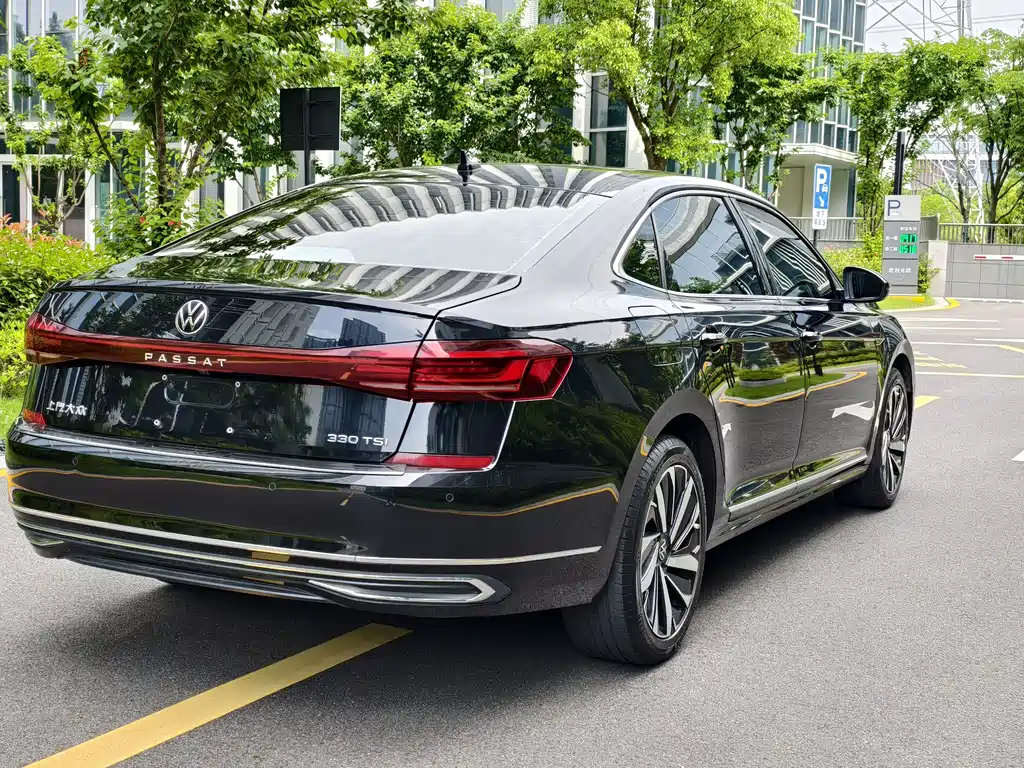 Volkswagen Passat 2022 — фото 8