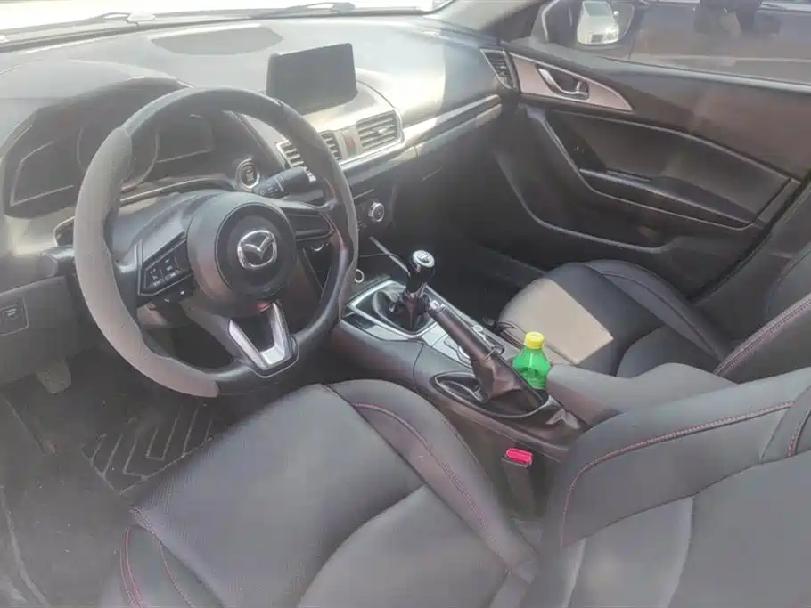 Mazda 3 Axela 2017 — фото 12