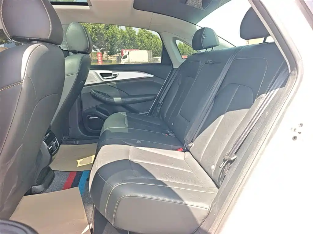 Roewe i6 MAX New Energy 2024 — фото 17
