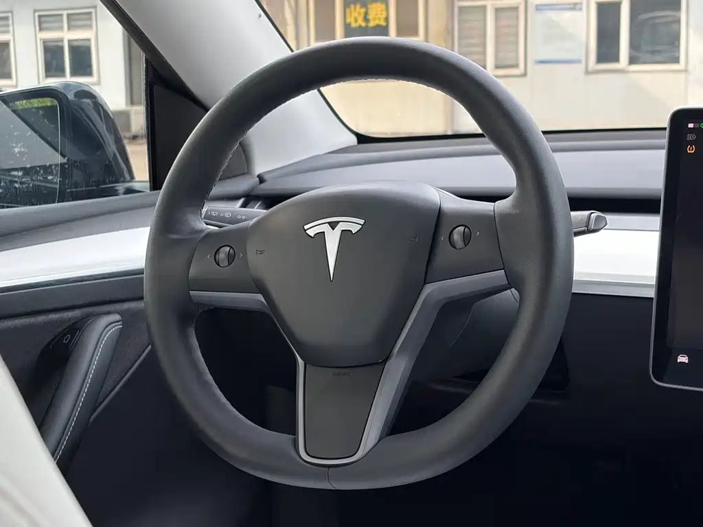 Tesla Model Y 2023 — фото 9