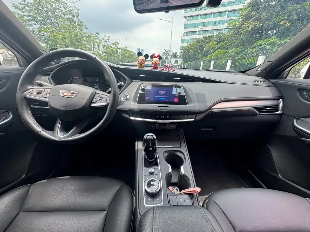 Cadillac XT4 2023 — фото 10