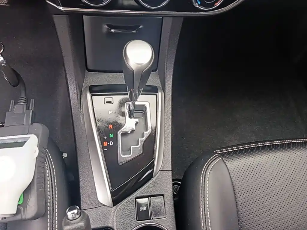 Toyota Corolla 2015 — фото 14