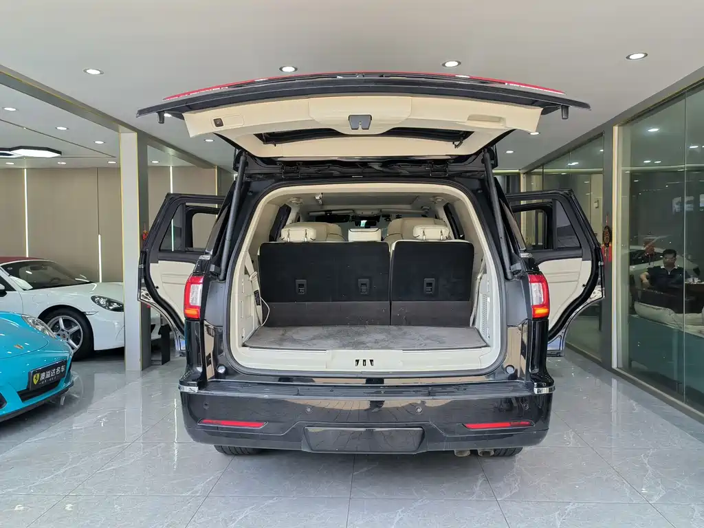 Lincoln Navigator 2019 — фото 17