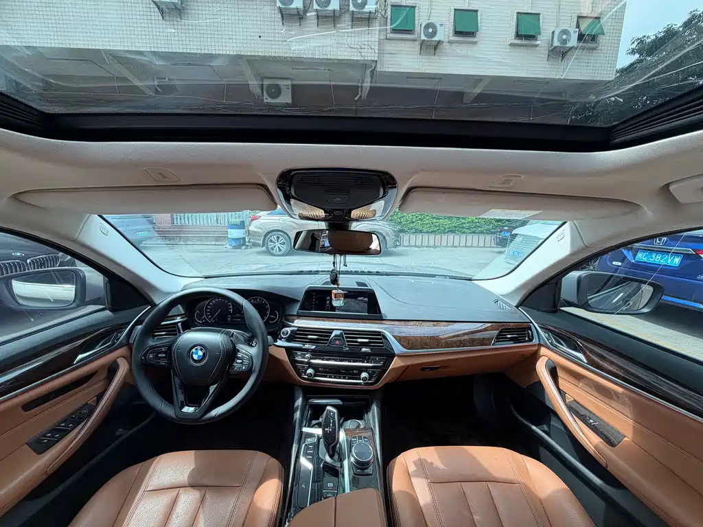 BMW 5 Series 2017 — фото 15