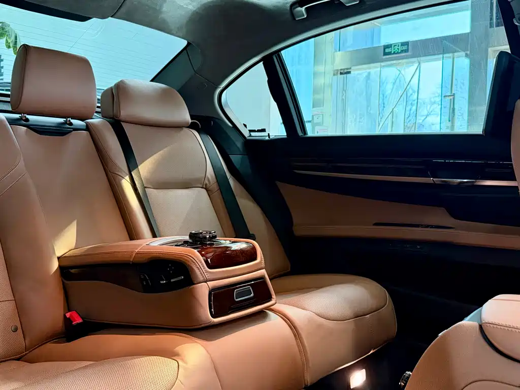 BMW 7 Series 2014 — фото 40