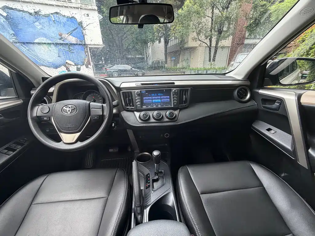 Toyota RAV4 2014 — фото 11