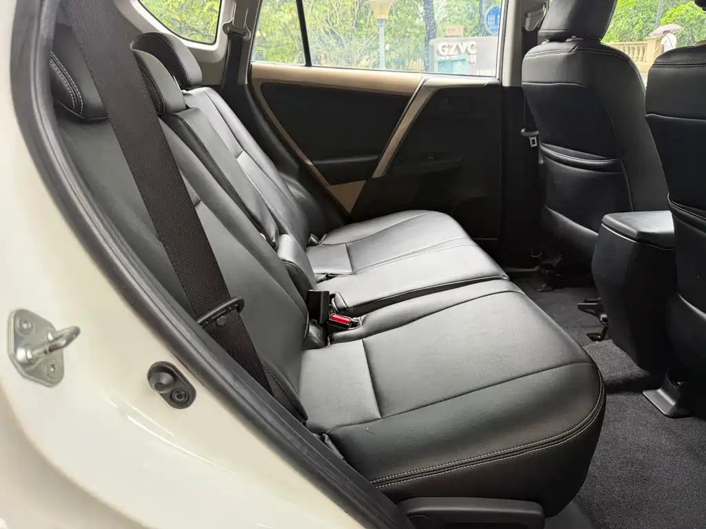 Toyota RAV4 2014 — фото 16