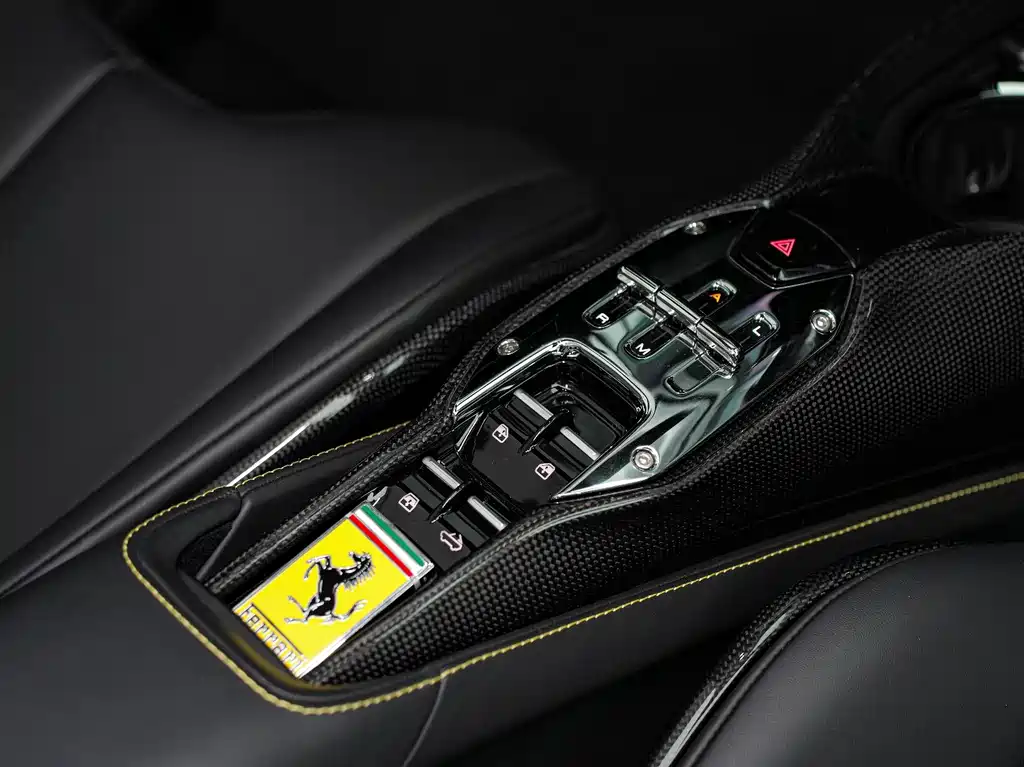 Ferrari SF90 2025 — фото 20