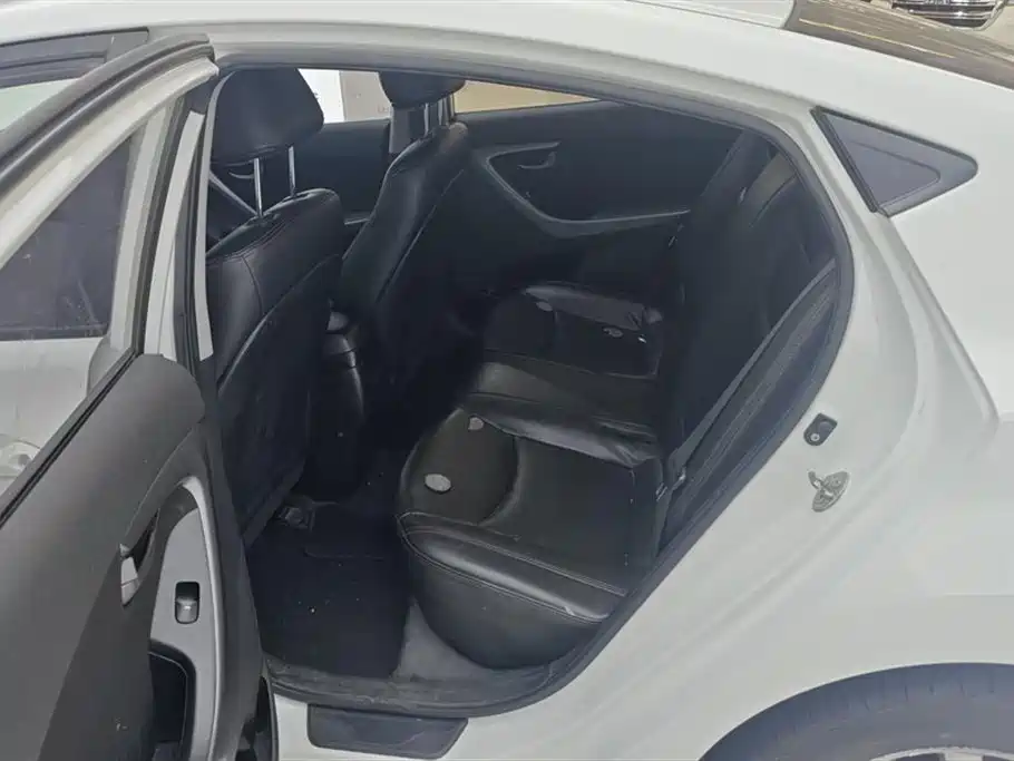 Hyundai Elantra Langdong 2015 — фото 11