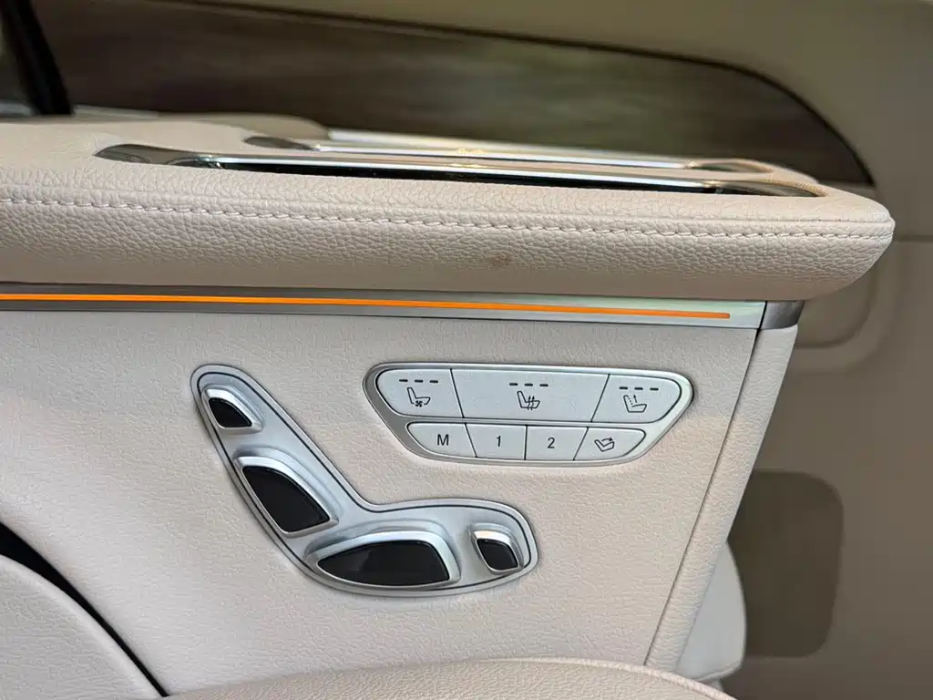 Mercedes-Benz V-Class 2021 — фото 19