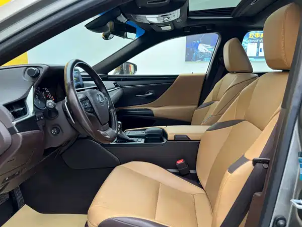 Lexus ES 2021