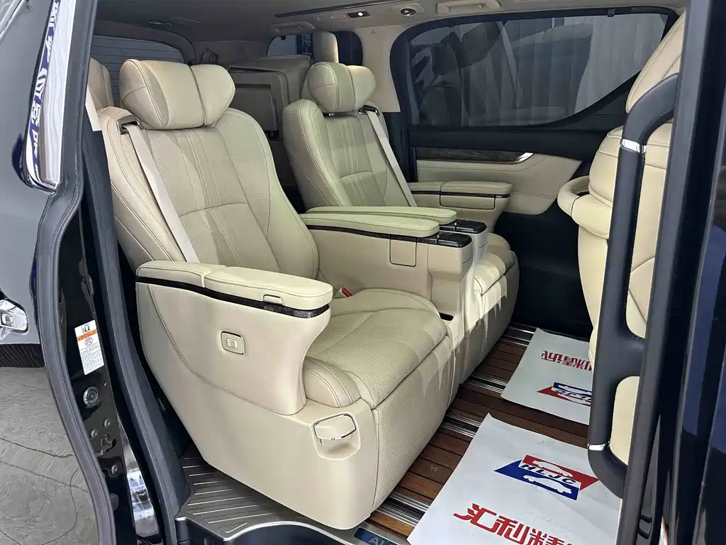 Toyota Alphard 2019 — фото 18