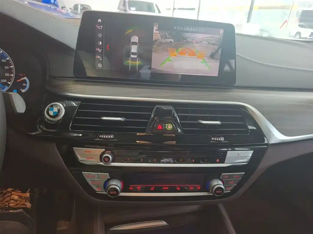 BMW 5 Series New Energy 2018 — фото 13