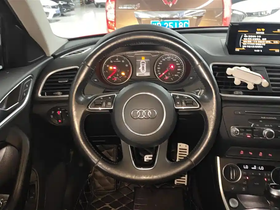 Audi Q3 2017 — фото 15