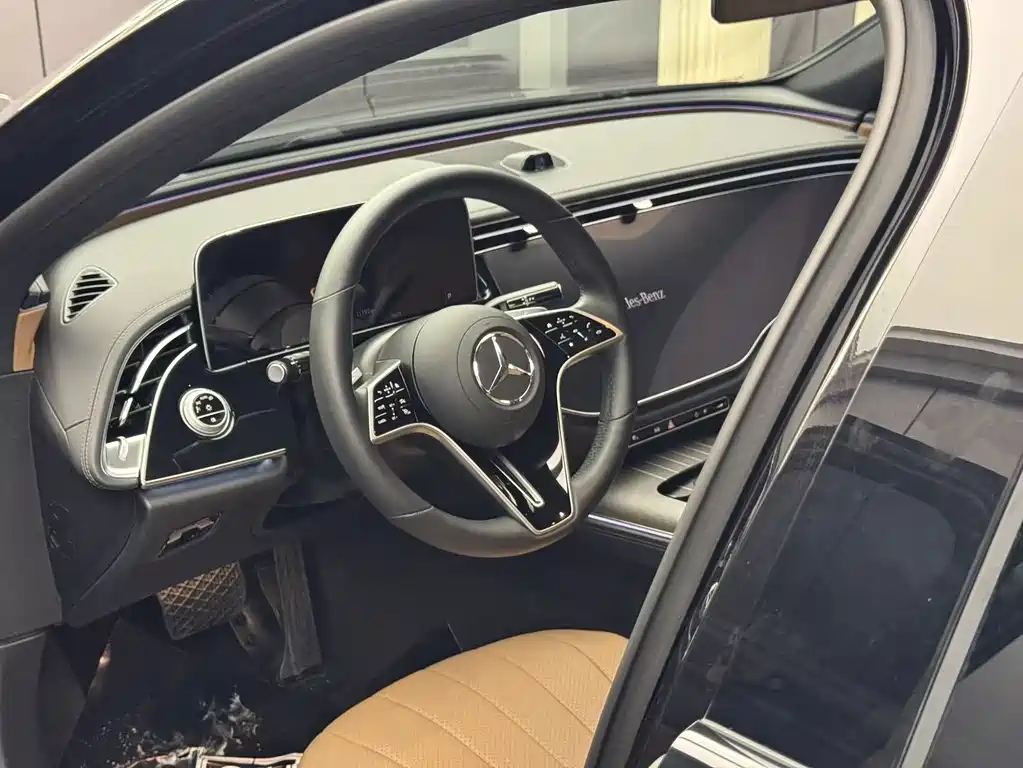 Mercedes-Benz E-Class 2025 — фото 4