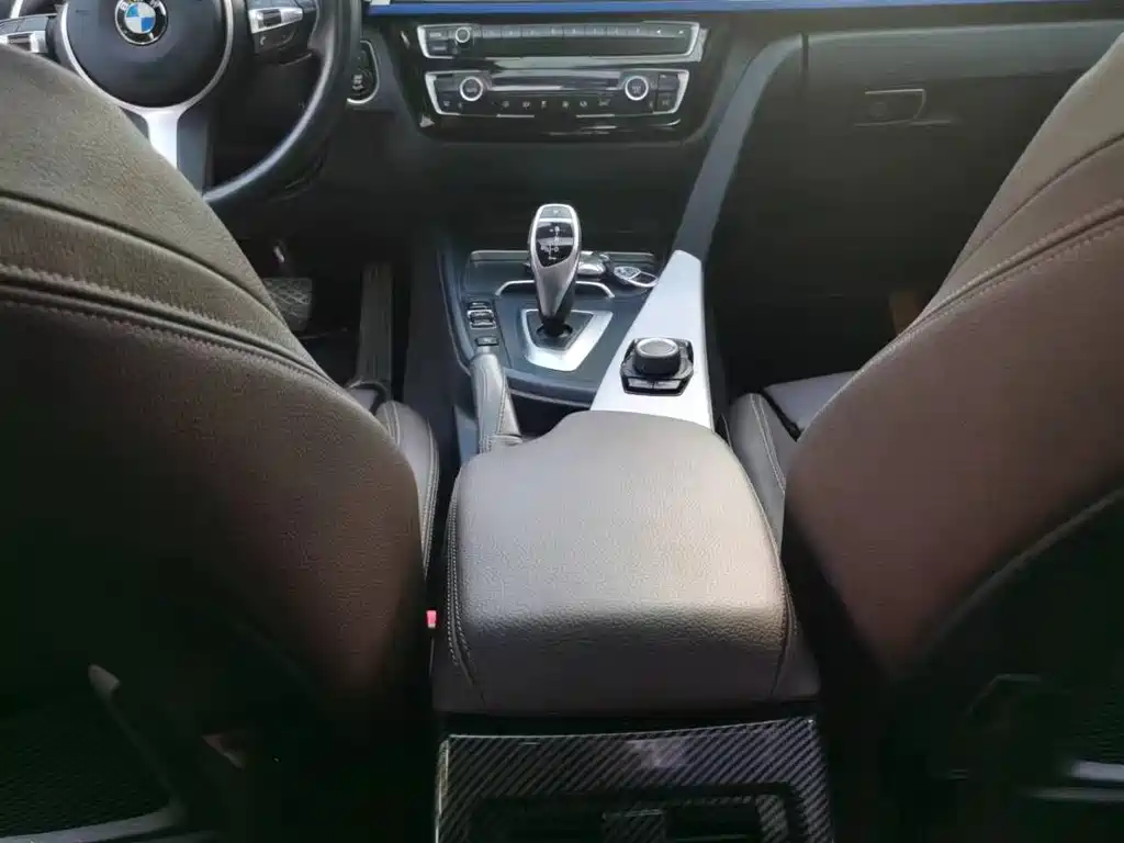 BMW 3 Series 2017 — фото 10
