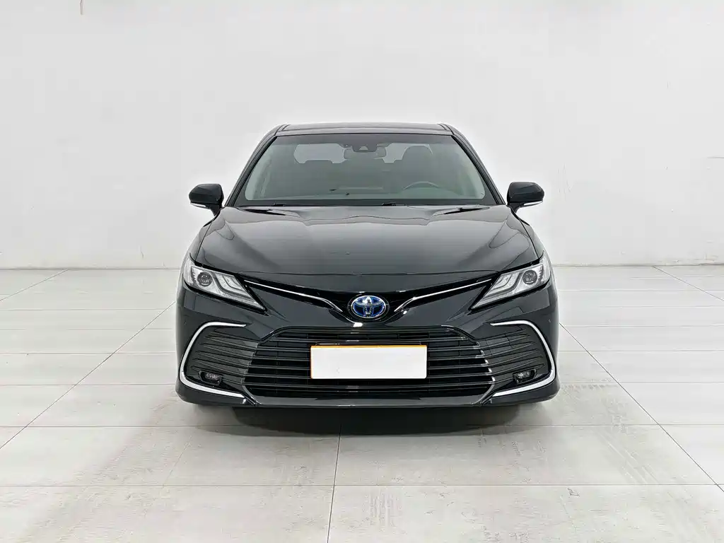 Toyota Camry 2022 — фото 2