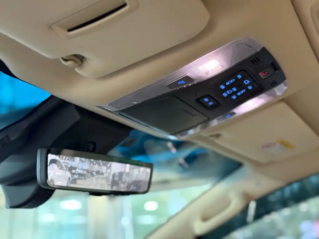 Toyota Vellfire 2021 — фото 10