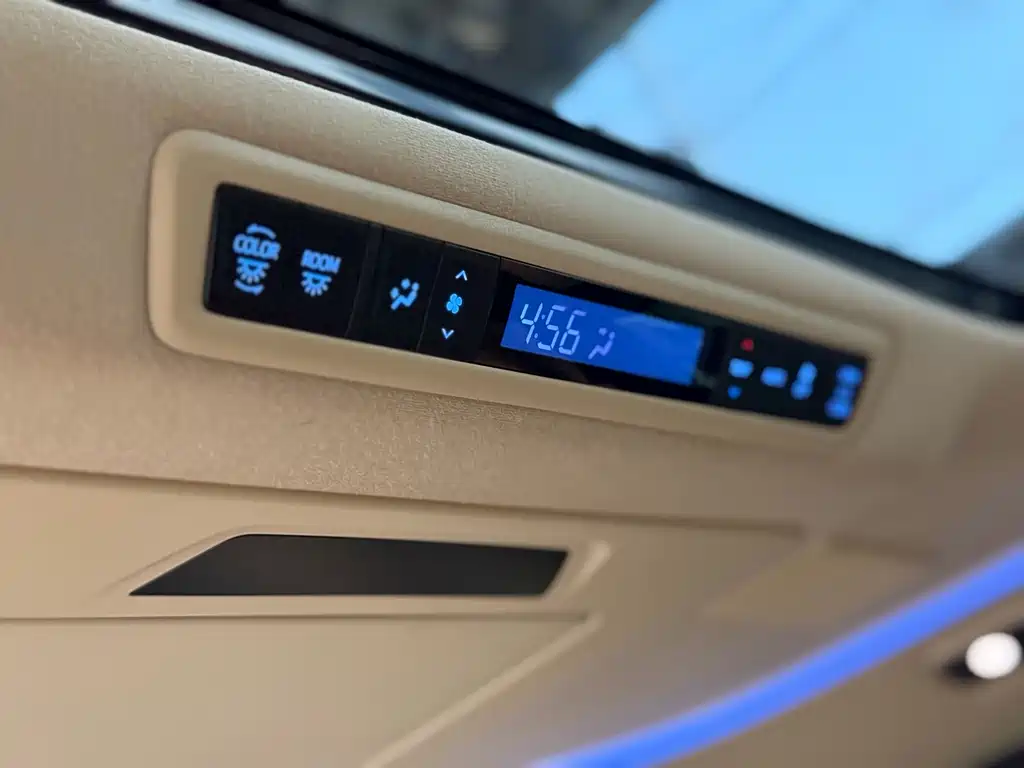 Toyota Vellfire 2021 — фото 13