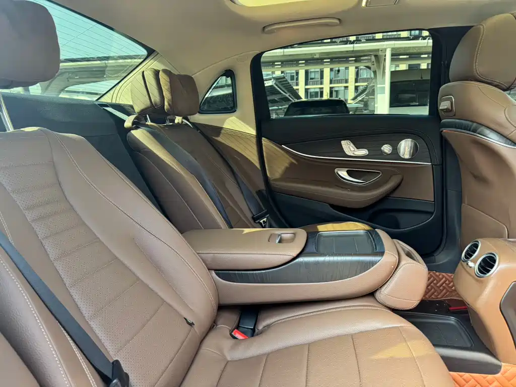 Mercedes-Benz E-Class 2019 — фото 15