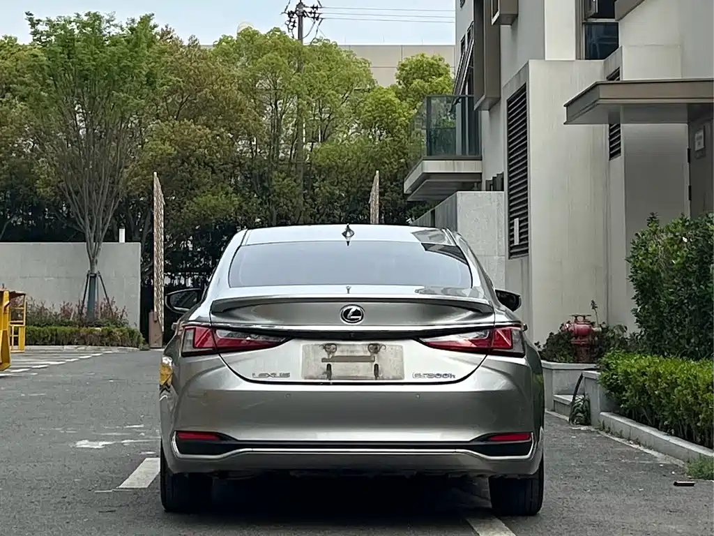 Lexus ES 2019 — фото 7