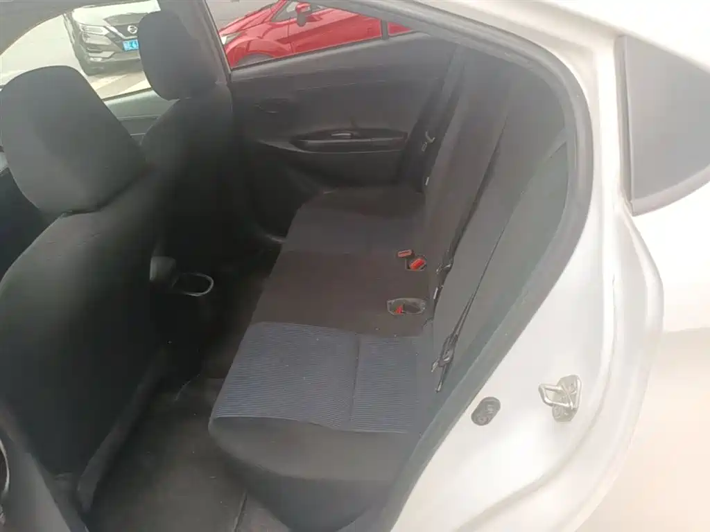 Toyota Yaris L 2018 — фото 17