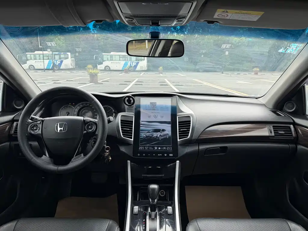 Honda Accord 2017 — фото 10