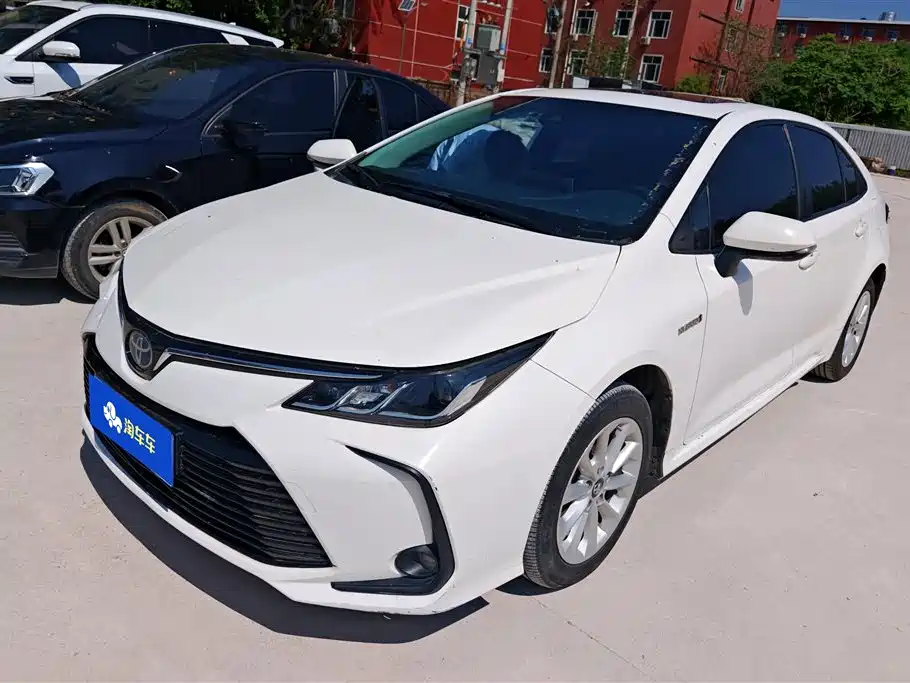 Toyota Corolla 2021 — фото 1