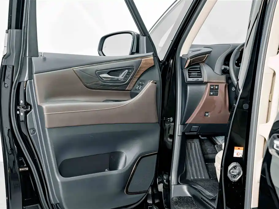 Toyota Alphard 2023 — фото 18