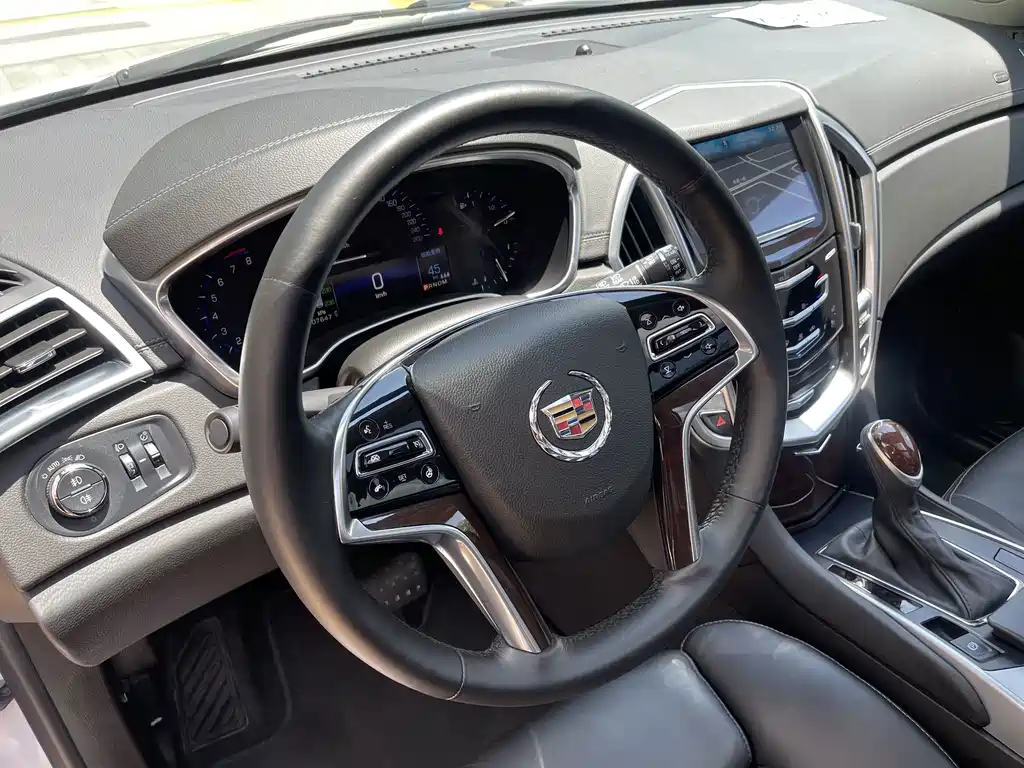 Cadillac SRX 2016 — фото 11