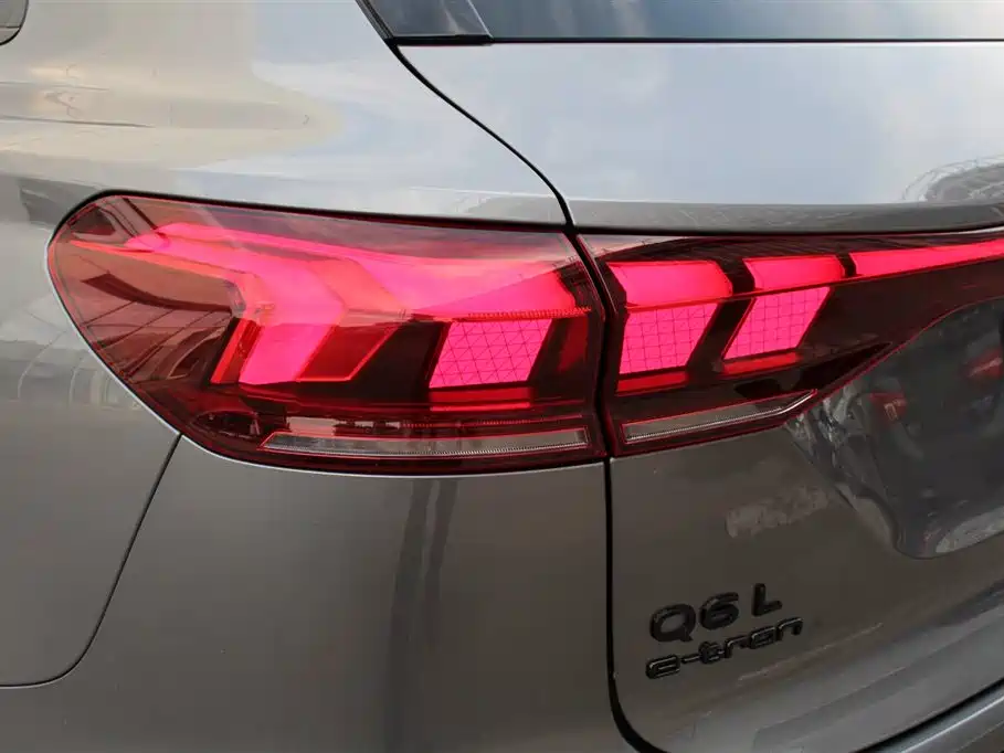 Audi Q6L E-Tron 2025 — фото 11