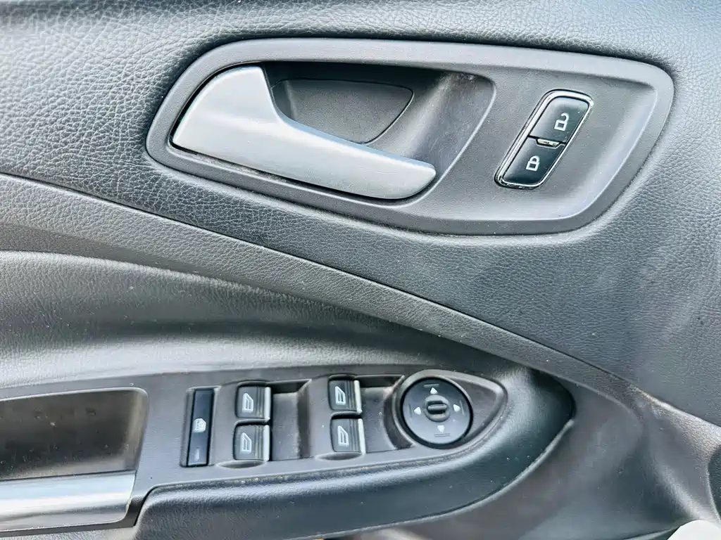 Ford Kuga 2016 — фото 13