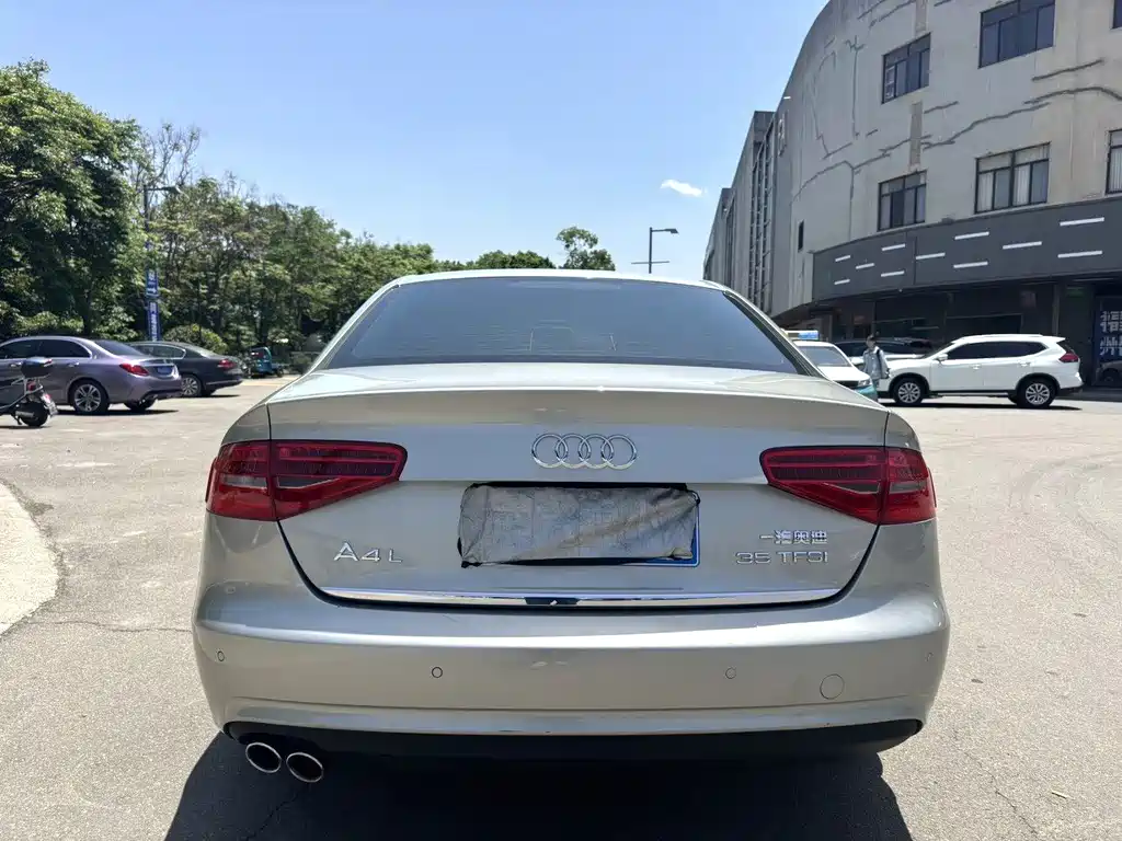 Audi A4L 2015