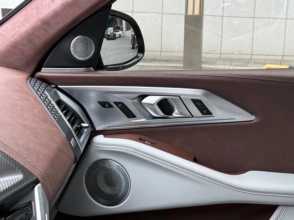 BMW XM 2023 — фото 10