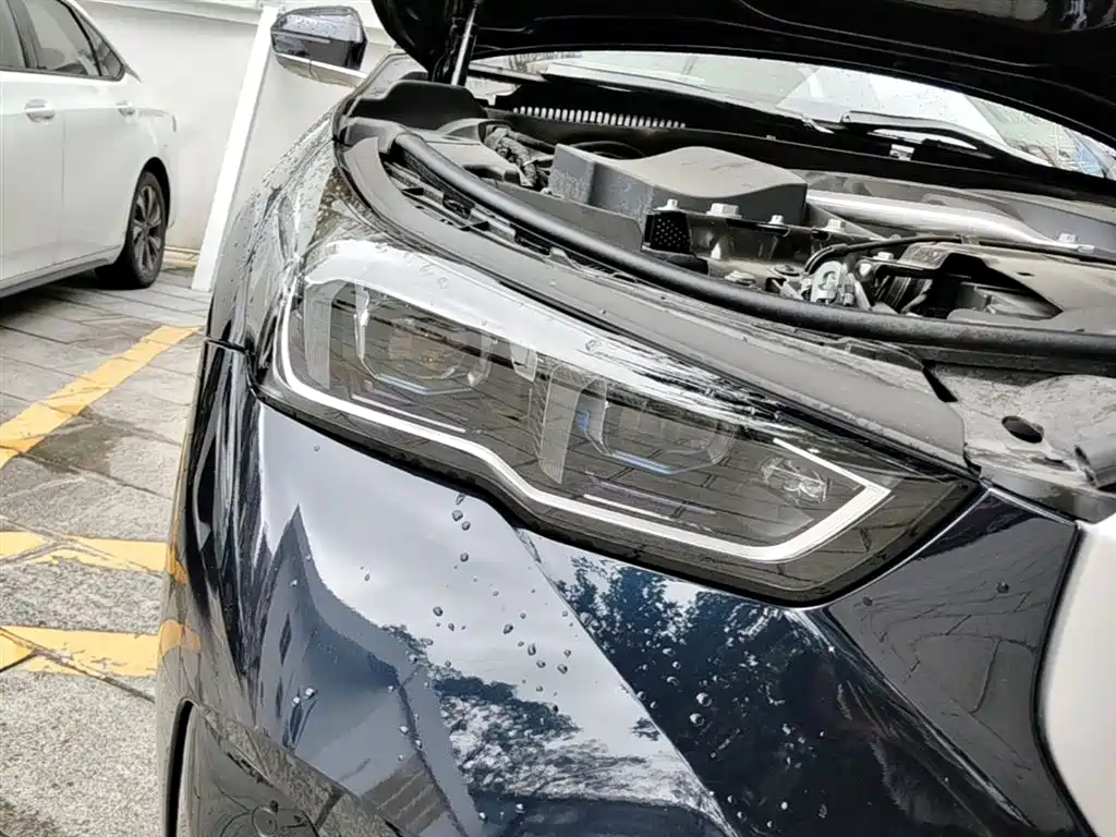 BMW 5 Series 2025 — фото 13